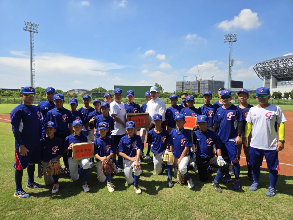 體育局長陳良乾赴慰勞 U12臺灣代表隊 為少棒小將加油打氣 