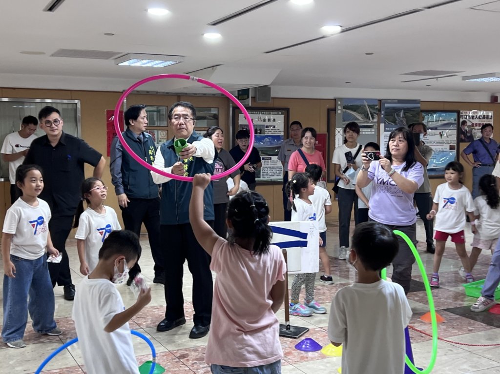 南市府員工子女非營利幼兒園「佮飛做伙耍」啟動創意發射挑戰 黃偉哲驚喜現身