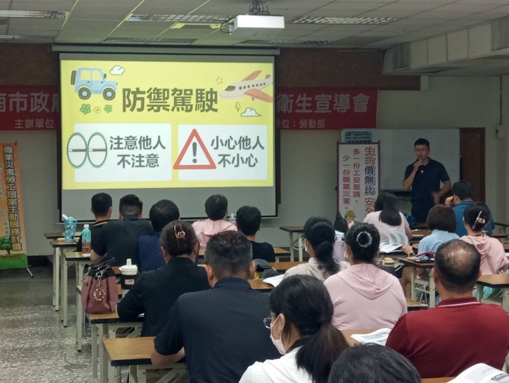 南警交大與勞工局攜手合作 宣導交通安全落實生活中