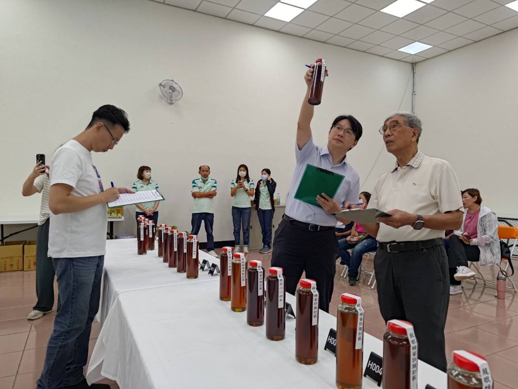 臺南市114年度國產龍眼蜂蜜評鑑結果揭曉 農業局推薦選用優質龍眼蜂蜜