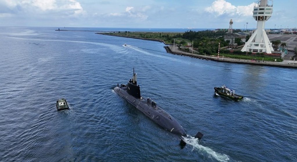 「海鯤軍艦」完成第三次浮航海試