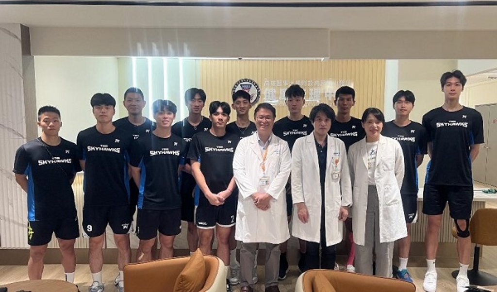 高醫岡山醫院為台鋼天鷹排球隊員健檢 守護選手健康 展現運動醫療實力
