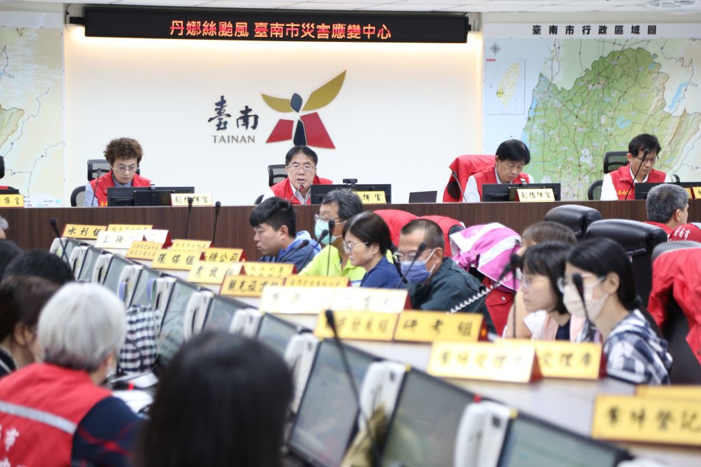 丹娜絲強颱侵襲台南 黃偉哲：全力恢復市容及正常供電供水為首要目標