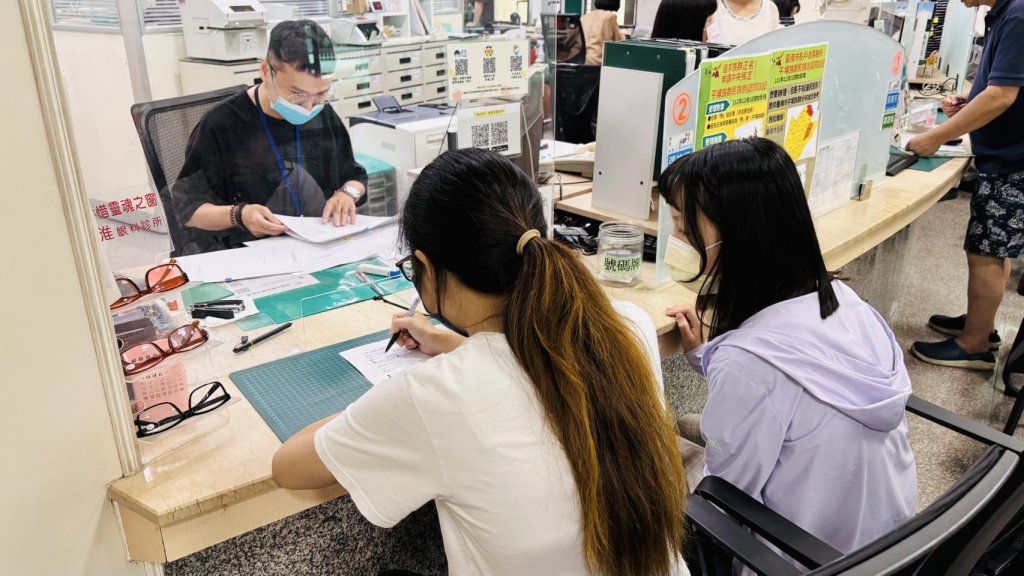 南市府為降低受災戶的負擔 丹娜絲颱風受災戶辦理戶籍登記免收規費 