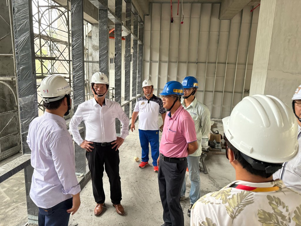 新營區全民運動館工程進度已達65% 主體結構物完成 體育局長前往視察