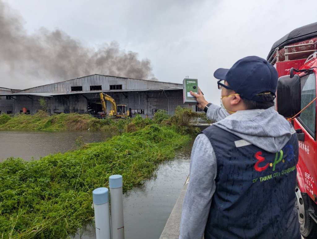 台南七股配線器材廠房發生大火 環保局將針對火災產生大量粒狀污染物進行調查