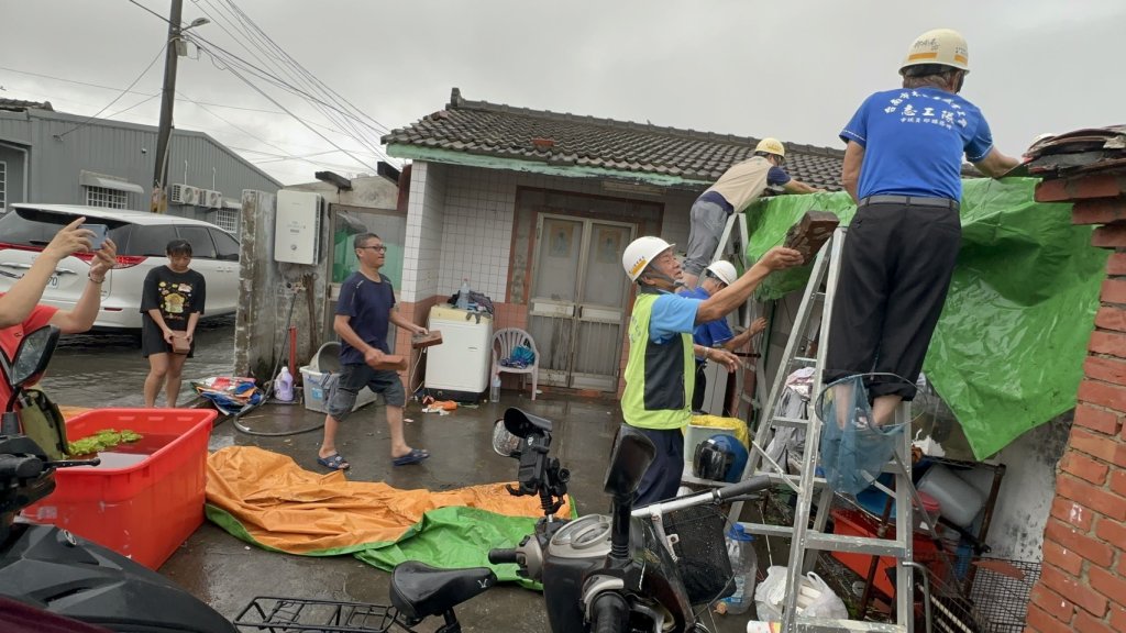 風雨無情人有情 做工行善團颱風後搶修弱勢家園