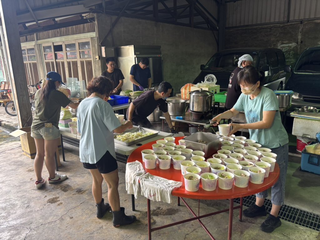丹納絲颱風重創台南海線 行動車促進會發起義煮關懷災民