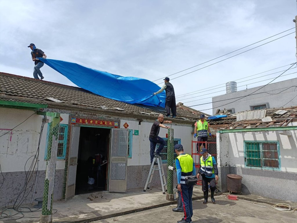 義警民防投入災後重建 臺南市警局動員支援七股清理家園