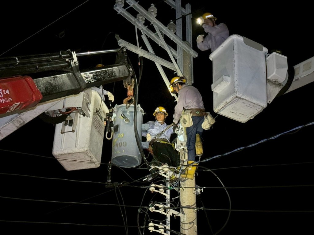 台電新營區處全力搶修 復電率突破96% 目前剩餘約7,257戶待復電