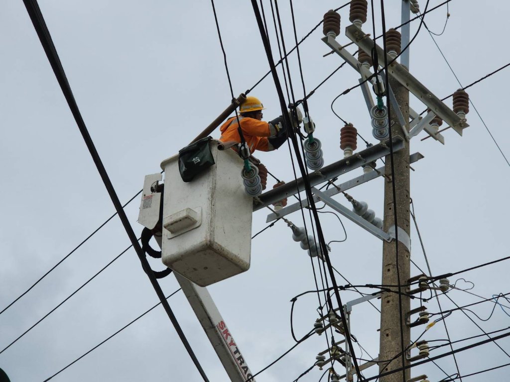 台電搶修進入最後一哩路 新營轄區約4,950戶待復電