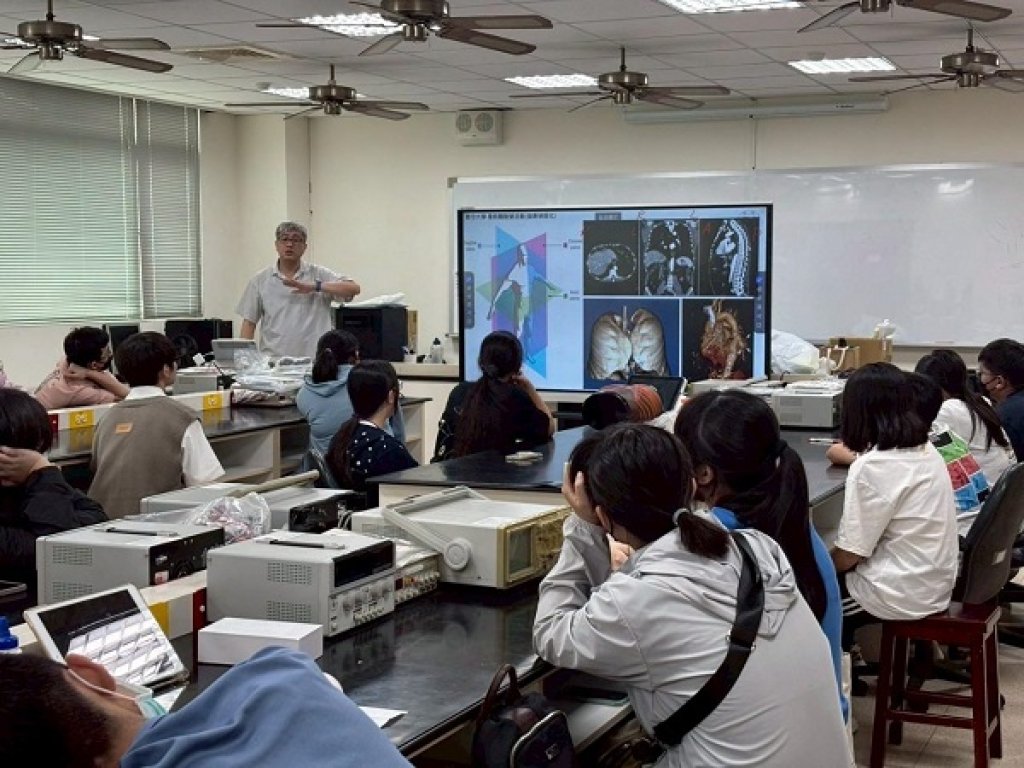  AI×醫療×創意 義守大學主題探索營隊 引領未來多元學習