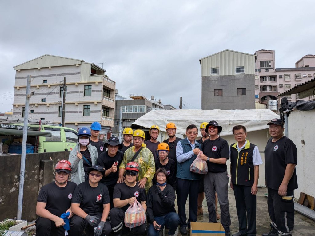 市長黃偉哲感謝義警消投入災後復原 民政局長姜淋煌赴學甲關心災區重建進度