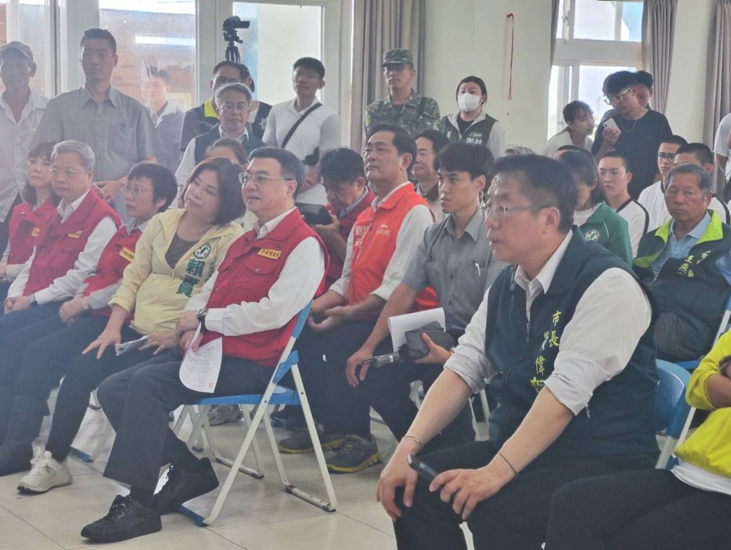 市長黃偉哲請求行政院推動改善七股潟湖沙洲復育與大寮排水整治工程