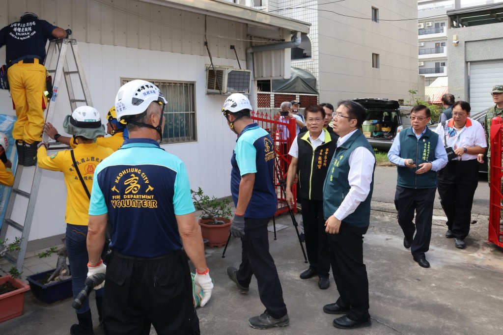 黃偉哲視察學甲、七股重建進度及災損補助情形 感謝高雄義消、國軍及基層同仁辛勞付出