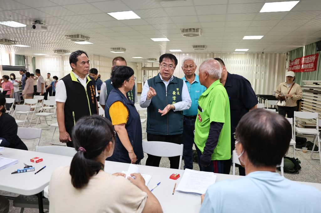 關心風災重建進度 黃偉哲赴鹽水慰勞人員並參與武廟祝壽大典祈福