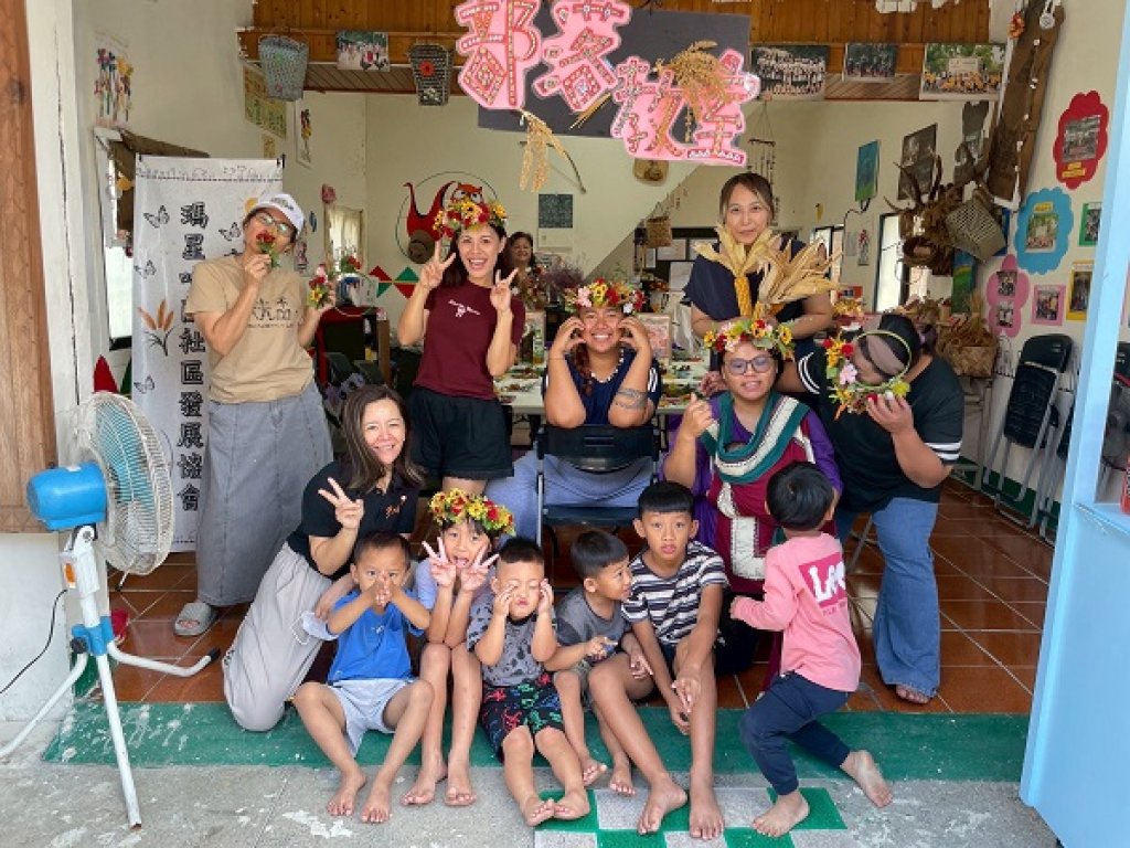 伊甸甲仙親子手作「小米花環」 用愛圈起滿滿祝福