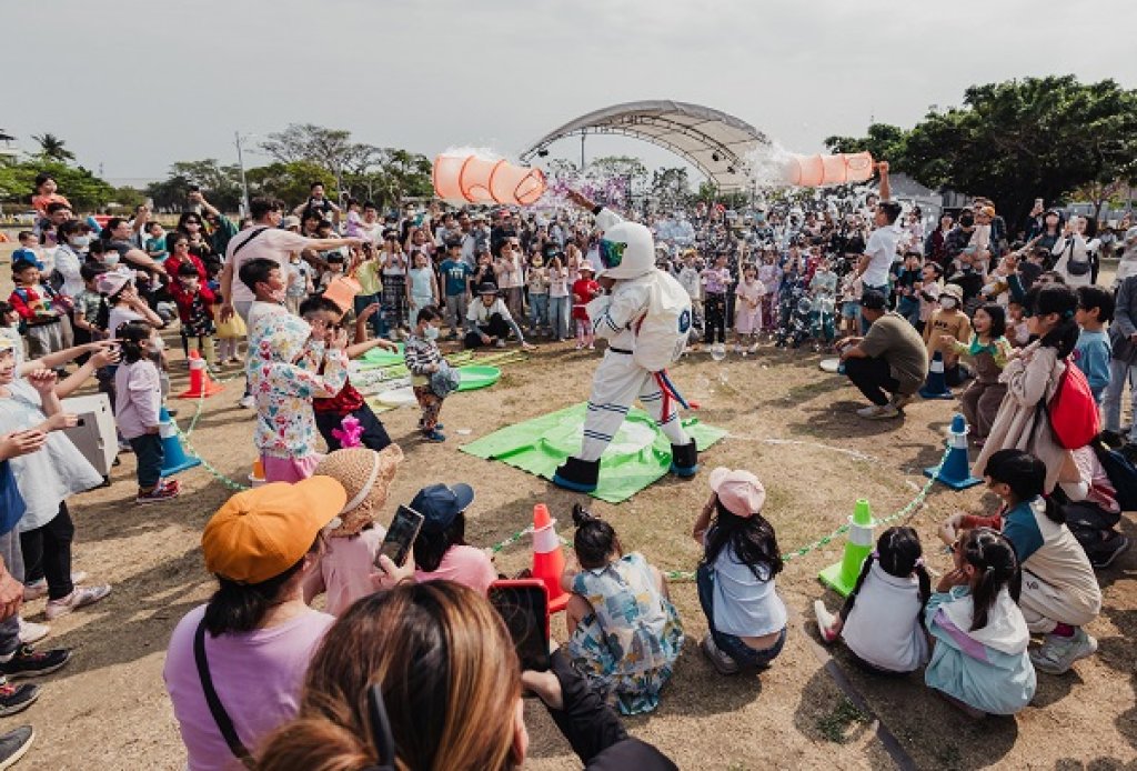 駁二暑假限定「哈瑪星冰樂園」，邀你到鐵道園區涼爽一夏