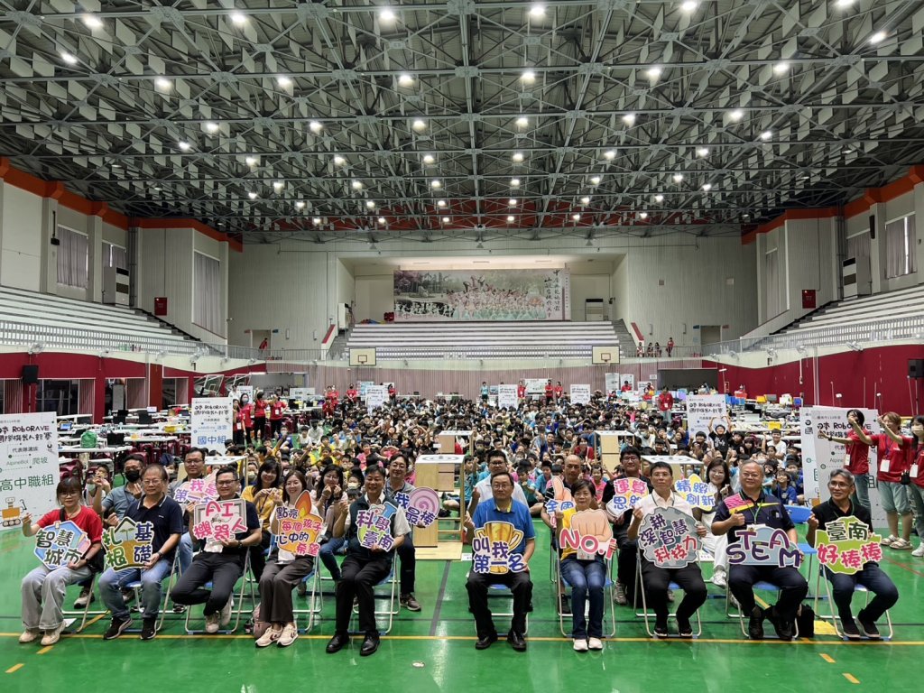 臺南機器人選拔賽競爭激烈 30隊脫穎而出 11月前進日本RoboRAVE國際機器人大賽