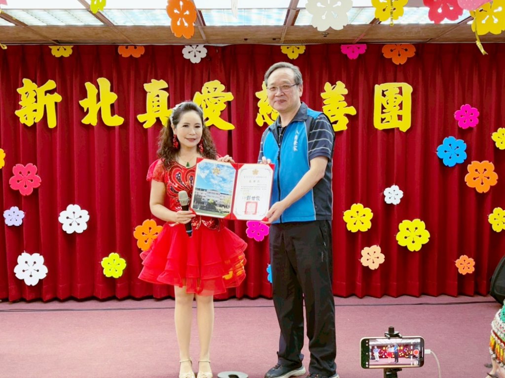 表達對榮民長輩的敬意與支持　真愛慈善團經典老歌與歡樂互動豐富八德榮家住民日常生活