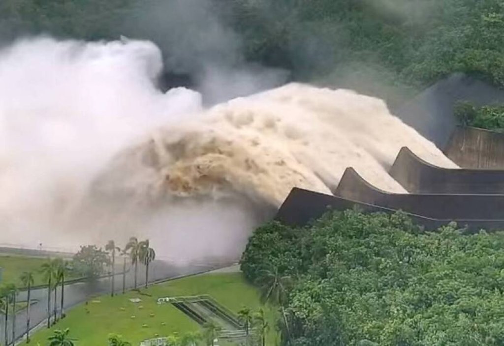 曾文水庫集水區日降雨破400毫米 水庫啓動洩洪造成河床高灘地農損 市府將協助補助