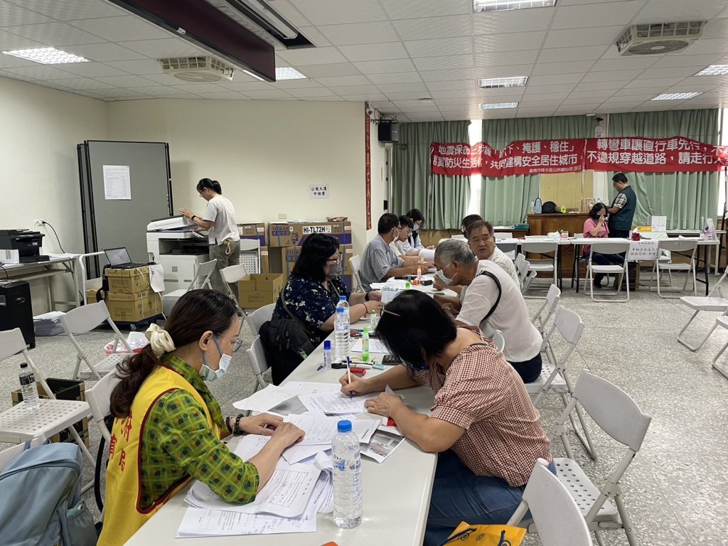 臺南市因應丹娜絲風災成立聯合服務中心 教育局人員進駐鹽水協助民眾災後復原工作