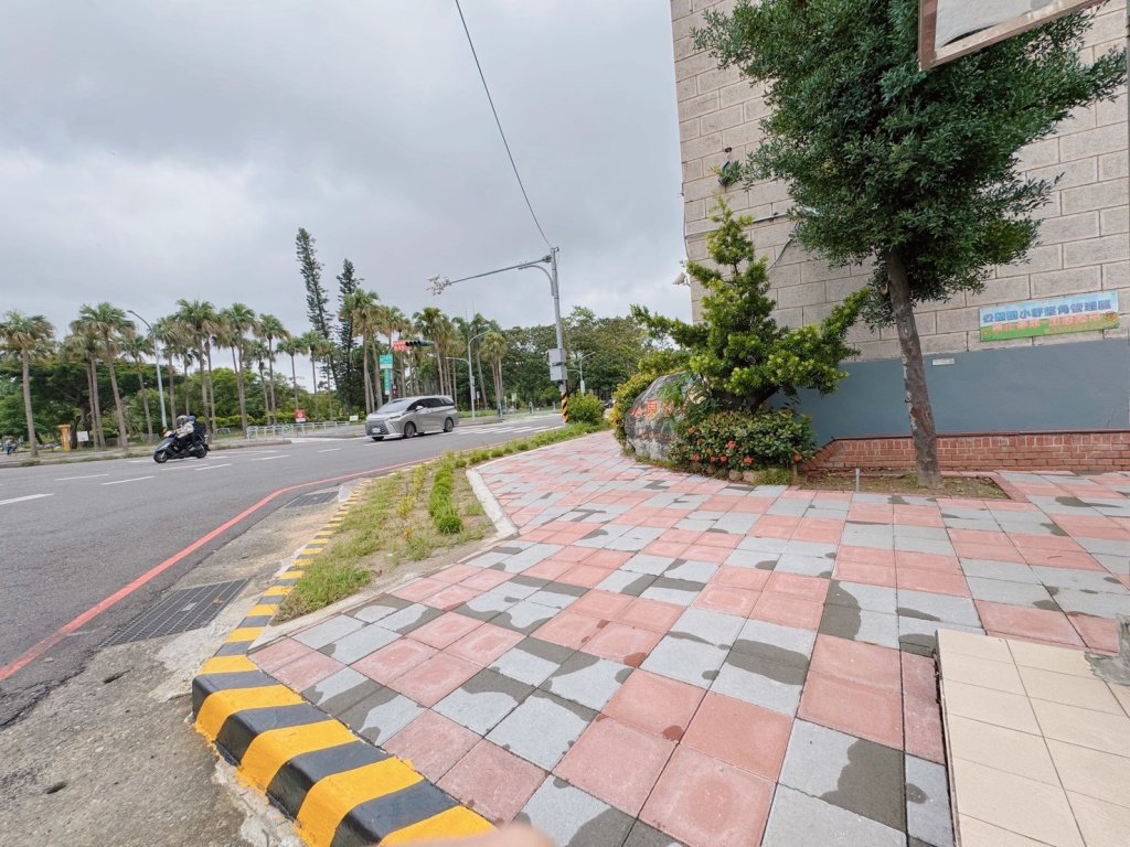 公園國小周邊步道全面換新 提供師生及社區民眾寬敞漫步空間