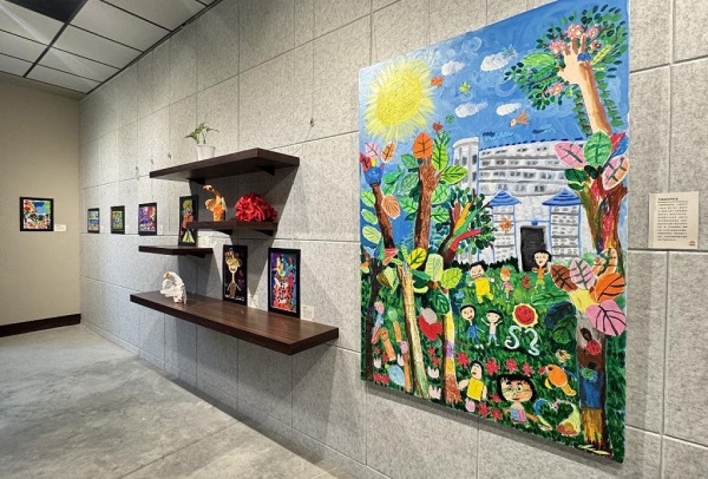  藝術療育訓練心智障礙者表達  憨兒73件作品描繪偶像爸爸獻給父親