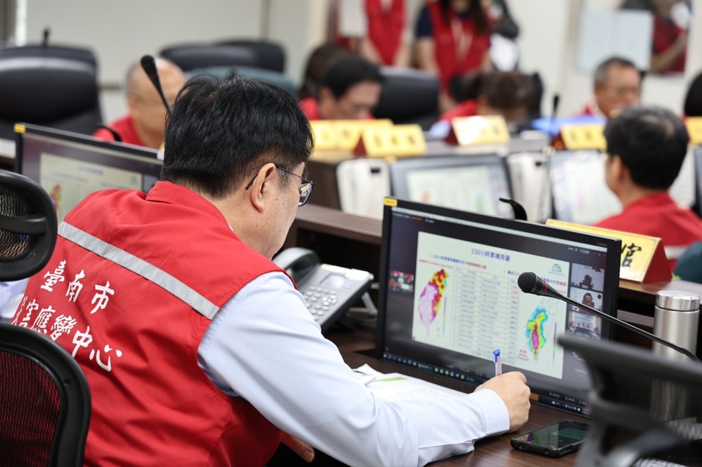 卓榮泰與南部縣市首長視訊商討強降雨災情因應 黃偉哲感謝中央重視全力支援