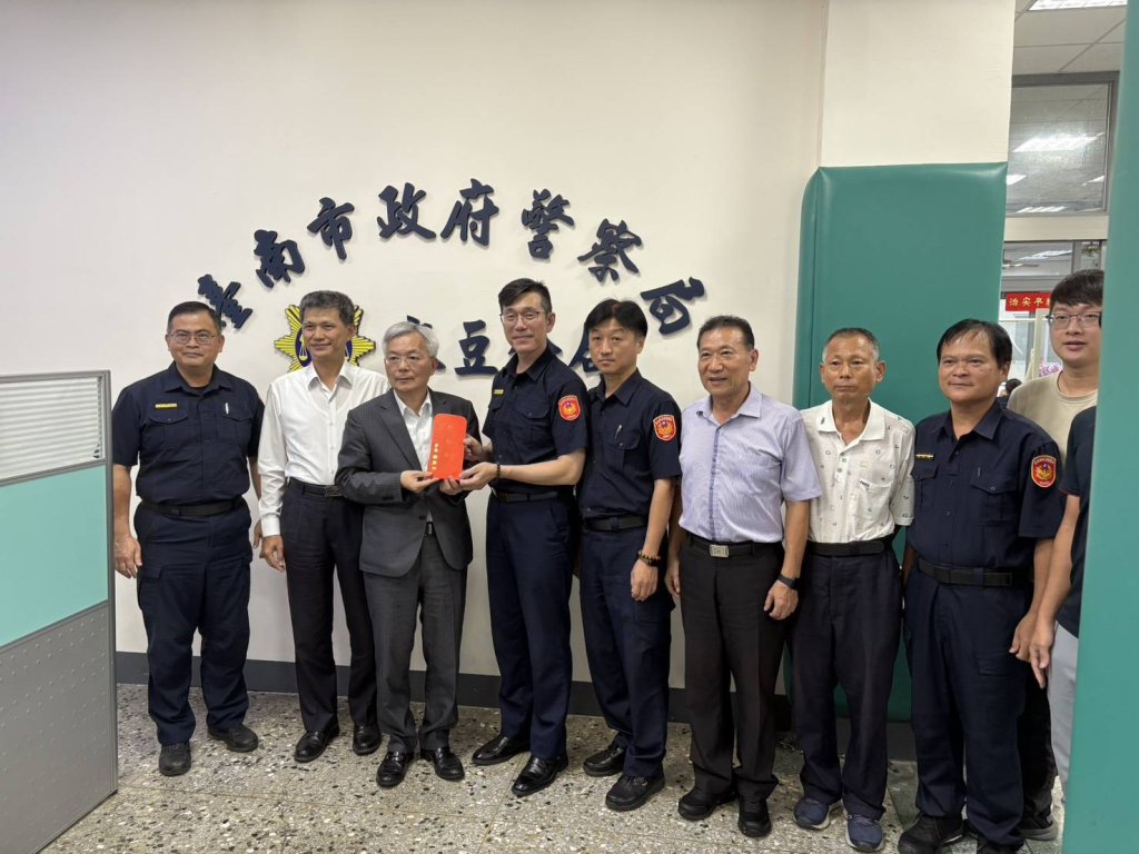 台南連續天災 警政署長張榮興南下慰勞警察辛勞 肯定英勇救災表現