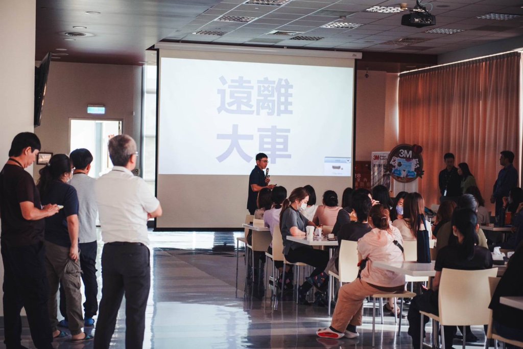 交通警察大隊前進南科3M光電 宣傳守護通勤族交通安全