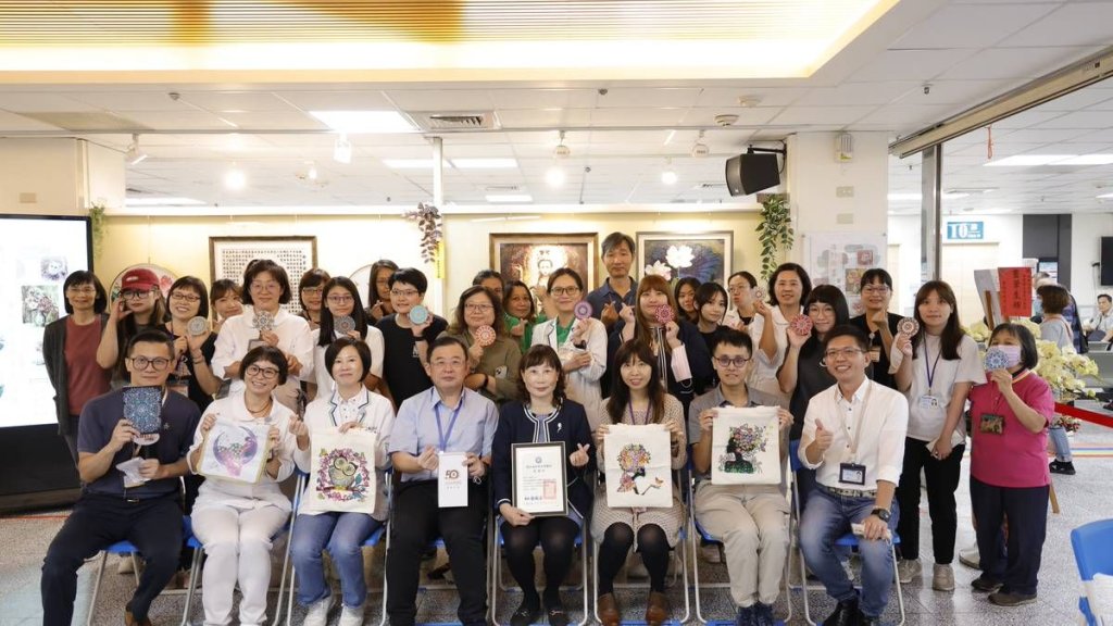 部苗醫院「友善藝廊」展出《療癒鑽石畫》藝術展~