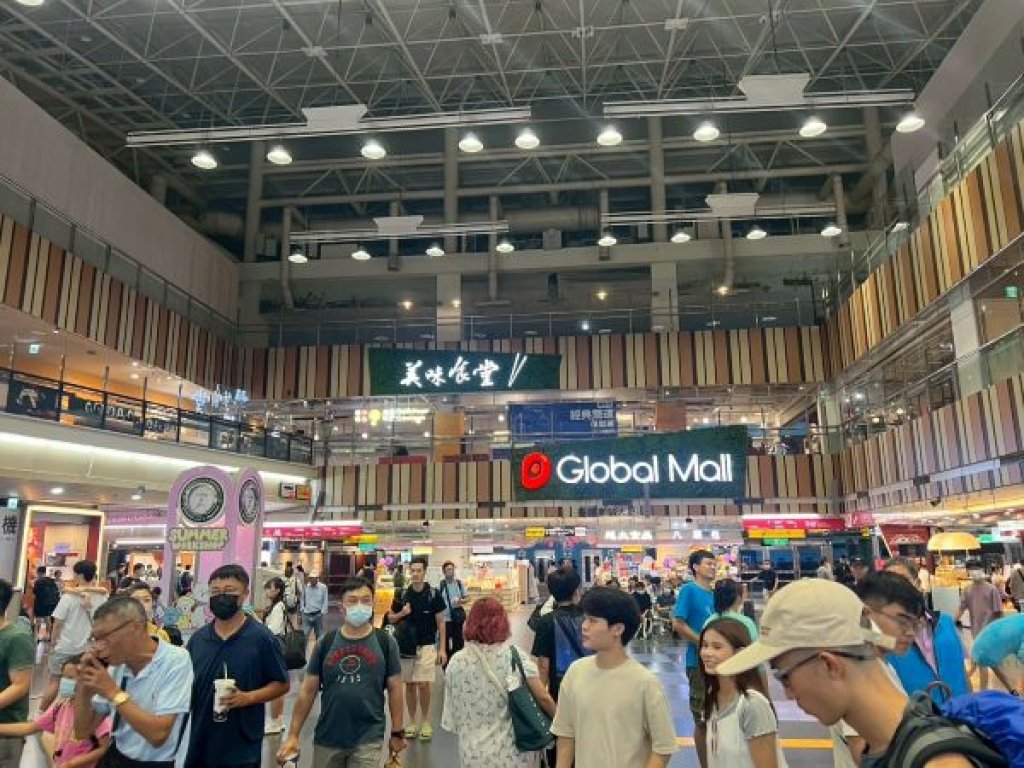 Global Mall 新左營車站搶攻父親節商機 美食、夏季甜點、好康齊發 集結異國風海陸大餐、夏季甜品大賞優惠7折起、滿額贈沁涼飲品