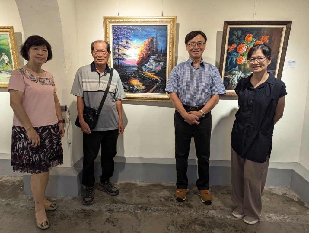    臺南市長青油畫學會在吳園公會堂舉辦「藝樹長青」藝術展