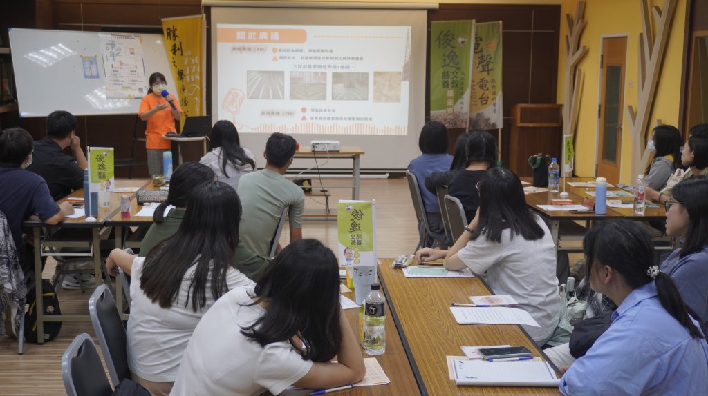南市勞工局辦理「青少年職能體驗工作坊」透過廣播職人一日體驗 助青年探索職涯