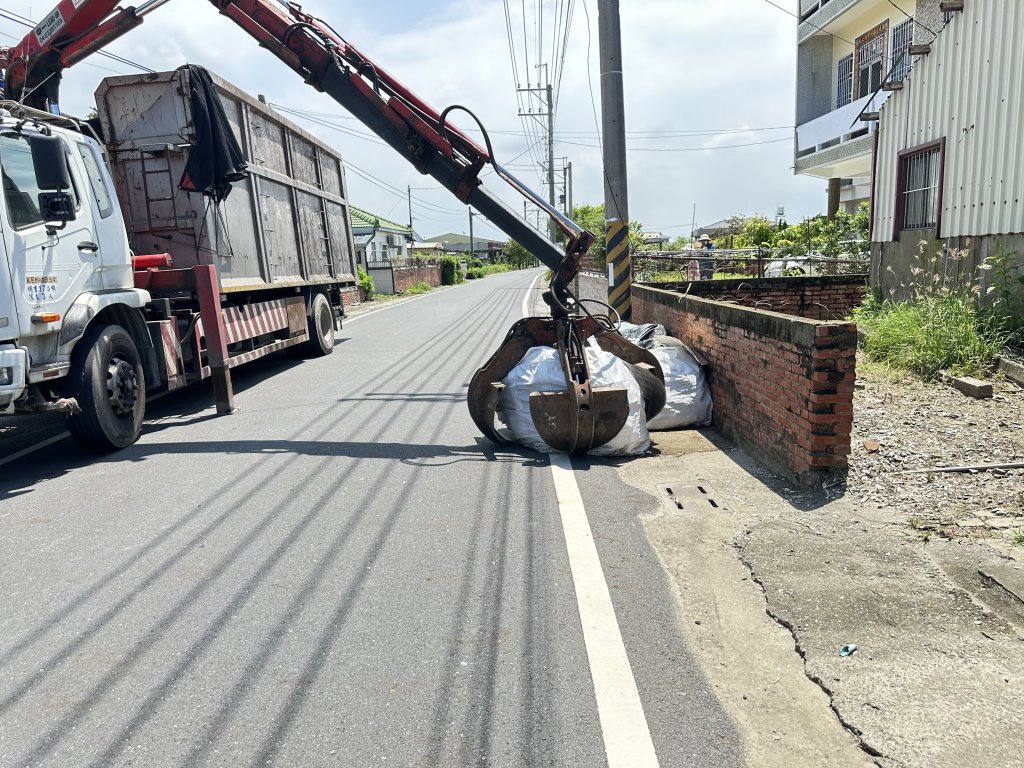 南市府進行檢討機制並加速清運 累積已清運逾1270噸石綿瓦