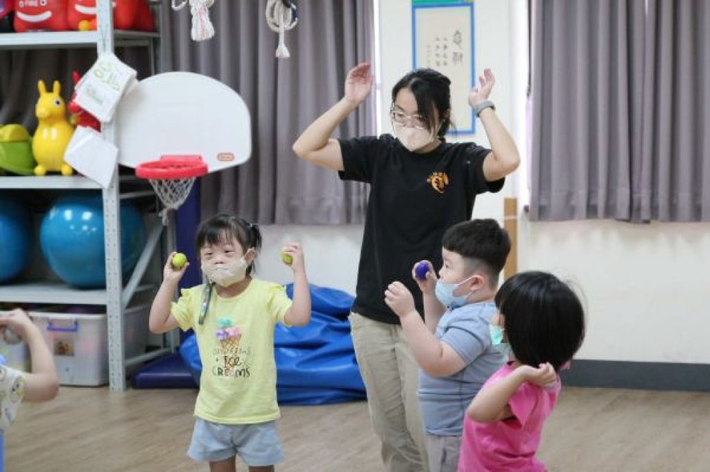 岡山障福推音樂治療　療育對象學習情緒表達