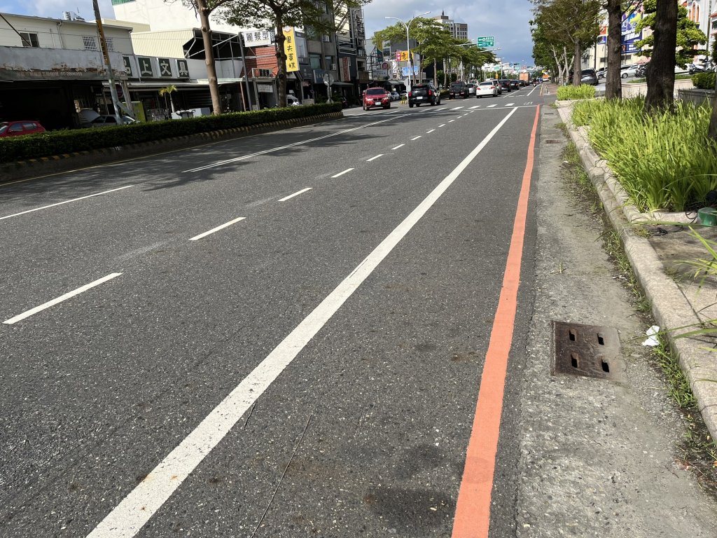 台南市政府宣布台南市區10公尺以上寬度道路紅黃線有條件開放停車