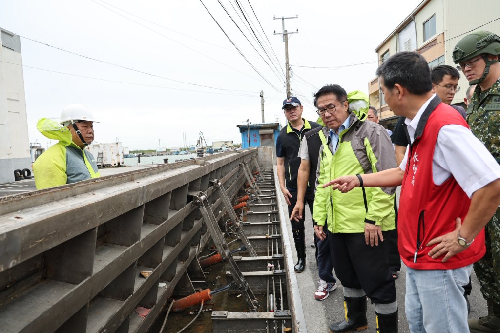 黃偉哲午間視察青鯤鯓、青山漁港整備 指示水利局等單位嚴防海水倒灌