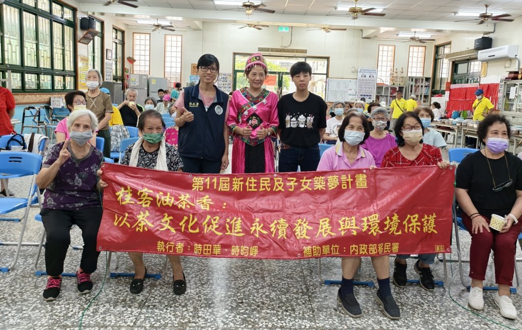  一口油茶一份情 苗栗新住民用家鄉味關懷社區長者