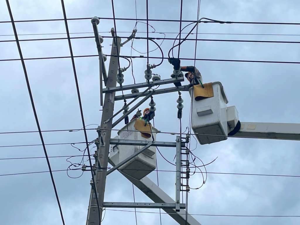 楊柳颱風造成新營轄區累積停電逾2萬戶 台電積極搶修中