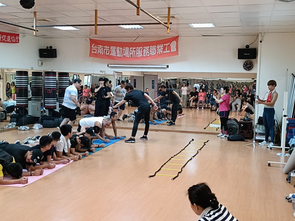 年紀半百轉職不嫌晚 美容師靠職訓跨行健身領域