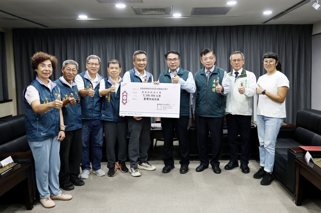 臺灣府城隍廟捐款250萬元助重建 黃偉哲:善行義舉展現宗教的愛心與熱心