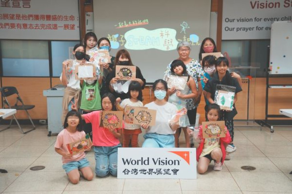 展望會舉辦「親子STEAM科學一起玩」系列活動  20 名幼童與主要照顧者一同體驗七彩葉脈書籤手作