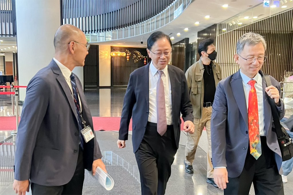 爭取核定桃園市立醫院　張善政率隊親赴衛福部醫審會簡報