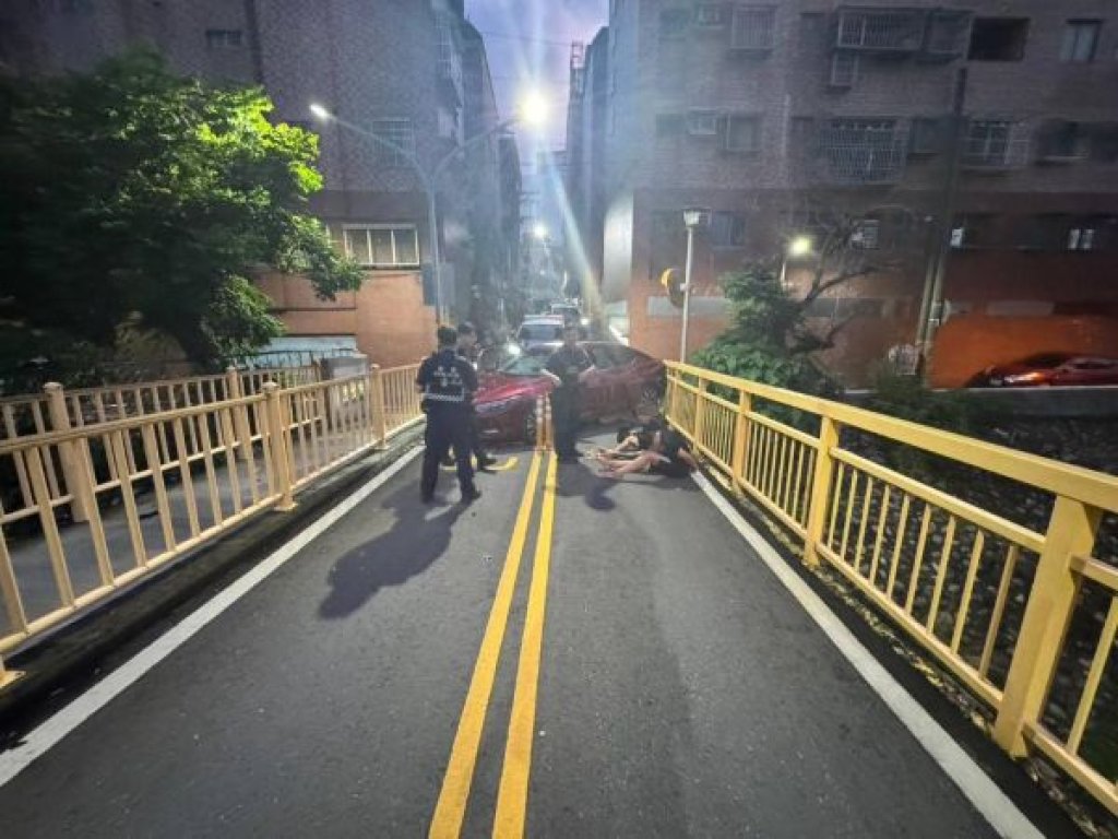 男子違規拒檢自撞幸無礙 警查獲毒品送辦並掣單舉發
