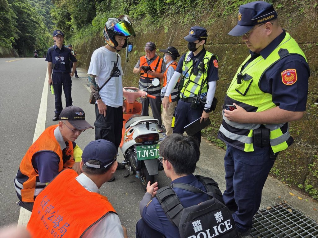 新店警監聯合出擊！遏止青少年暑期危險駕駛