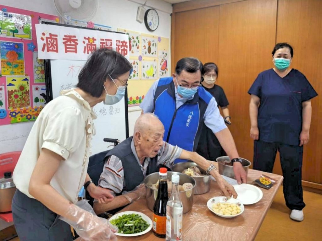 發揮既有專長x融入團體生活x增進互動交流　八德榮家力推「活躍老化」讓住民長輩感受關懷與陪伴