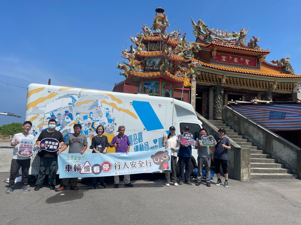 摸拉啊兼洗褲！　行動監站辦理機車考照順便做交安宣導