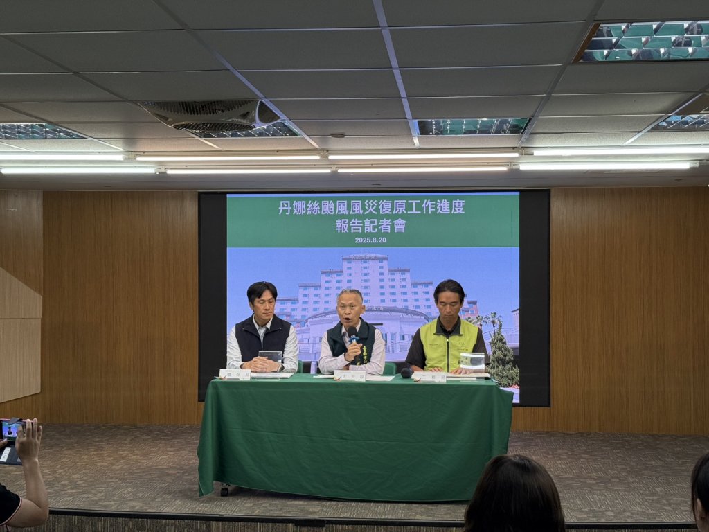 台南市丹娜絲災後修繕媒合逾九成五 廢棄石綿瓦清運破三千噸約等於兩年總量 
